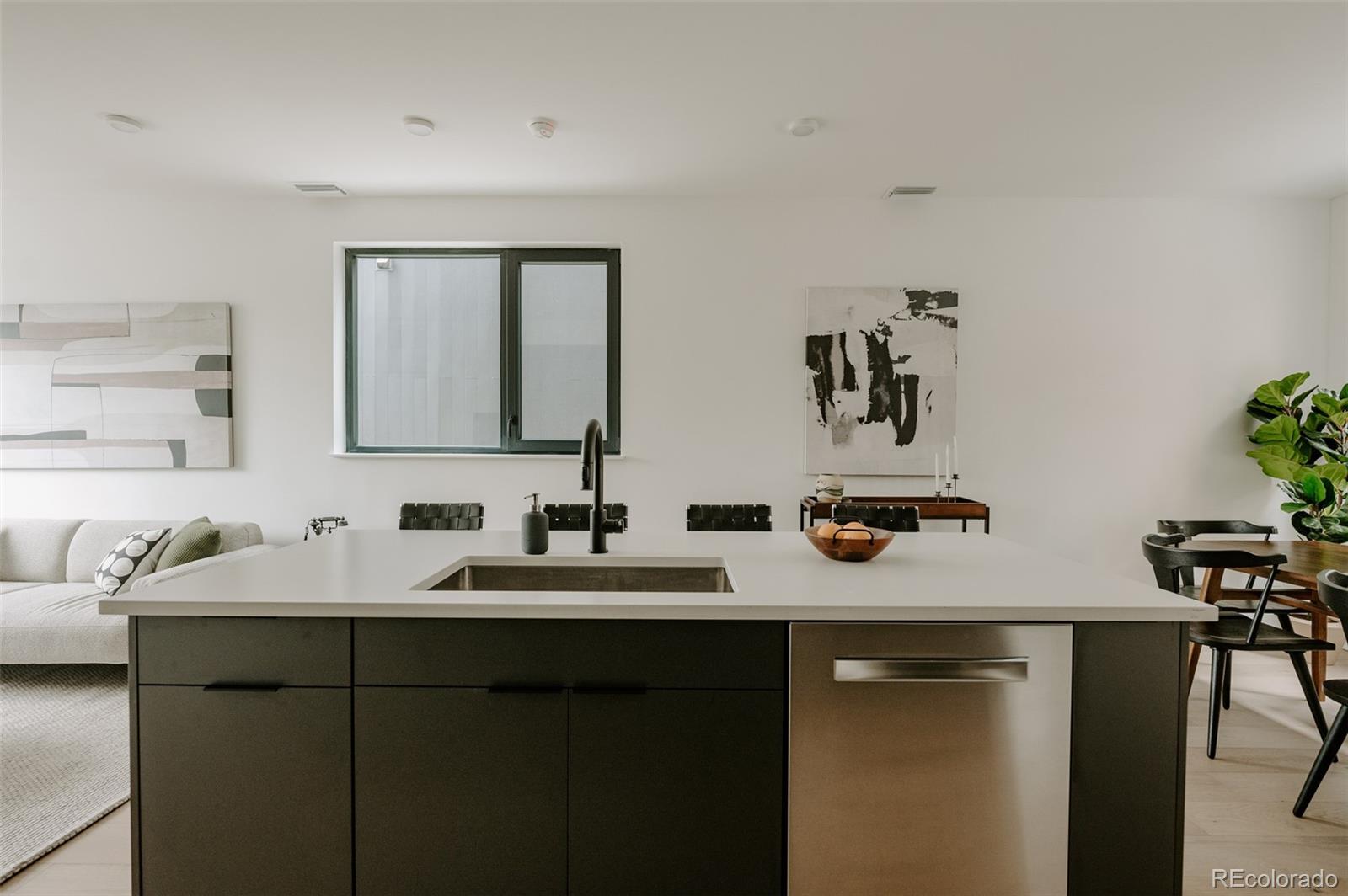MLS Image #3 for 1601  park avenue 214,denver, Colorado