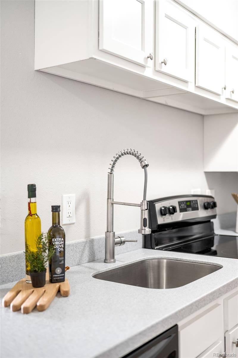 MLS Image #4 for 4110  hale parkway,denver, Colorado