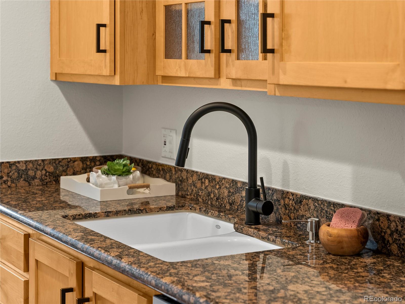 MLS Image #6 for 1060 s parker road,denver, Colorado