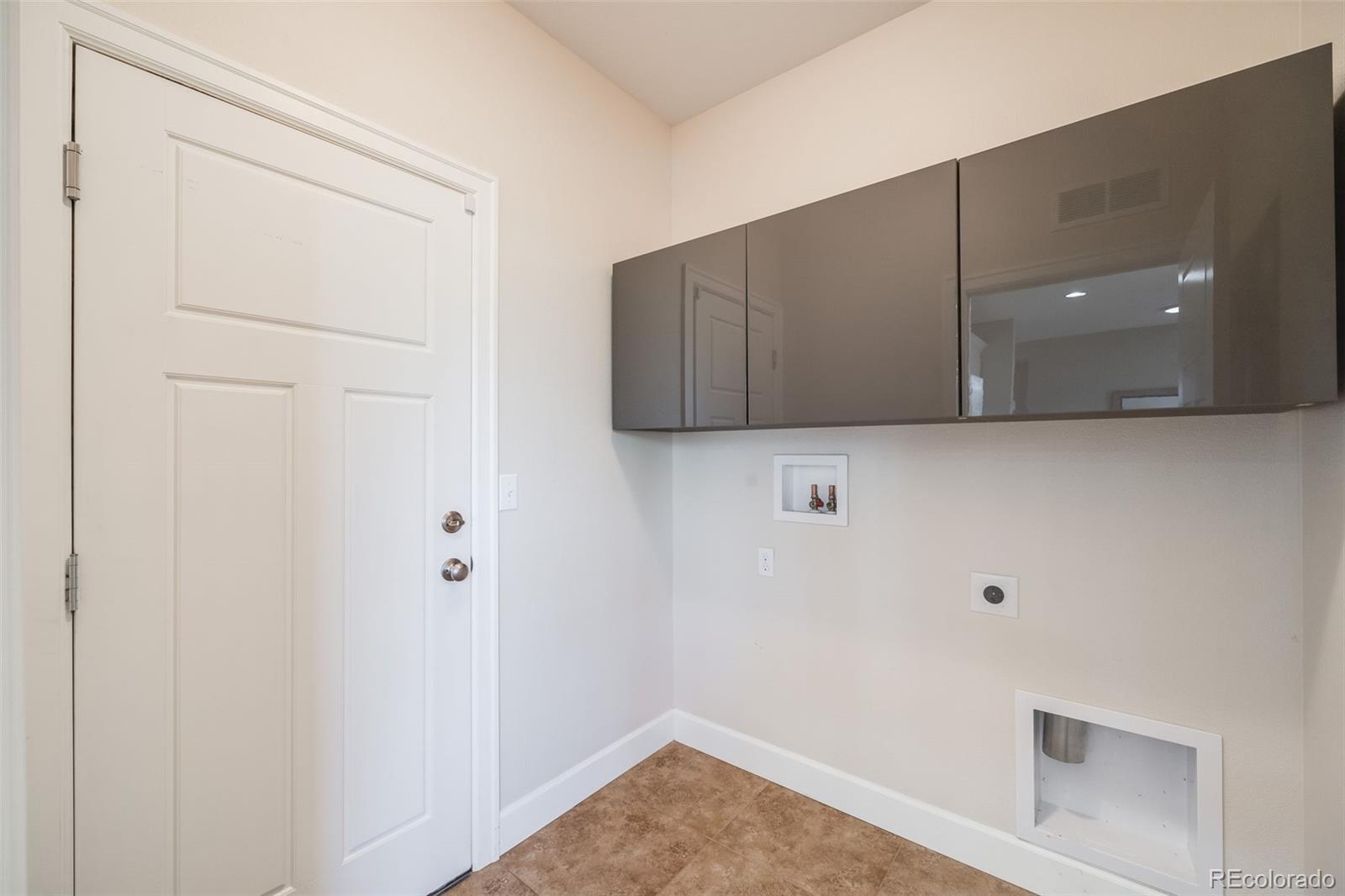 MLS Image #16 for 19294 e warren place,aurora, Colorado