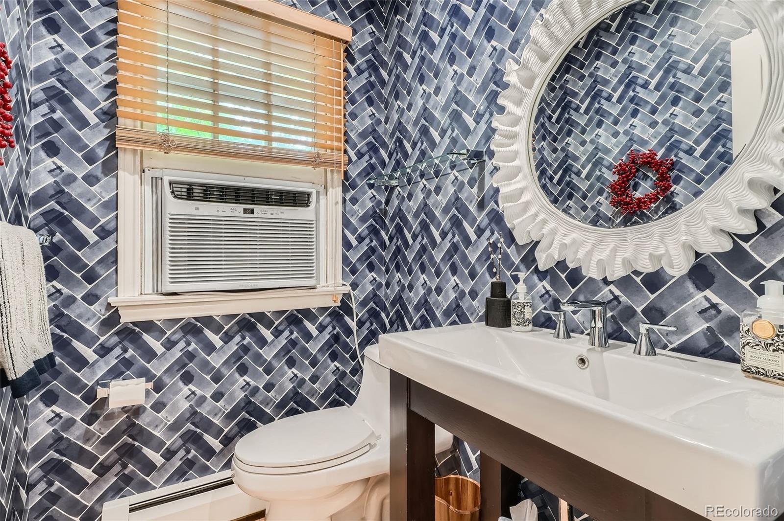 MLS Image #11 for 824 s medea way,denver, Colorado