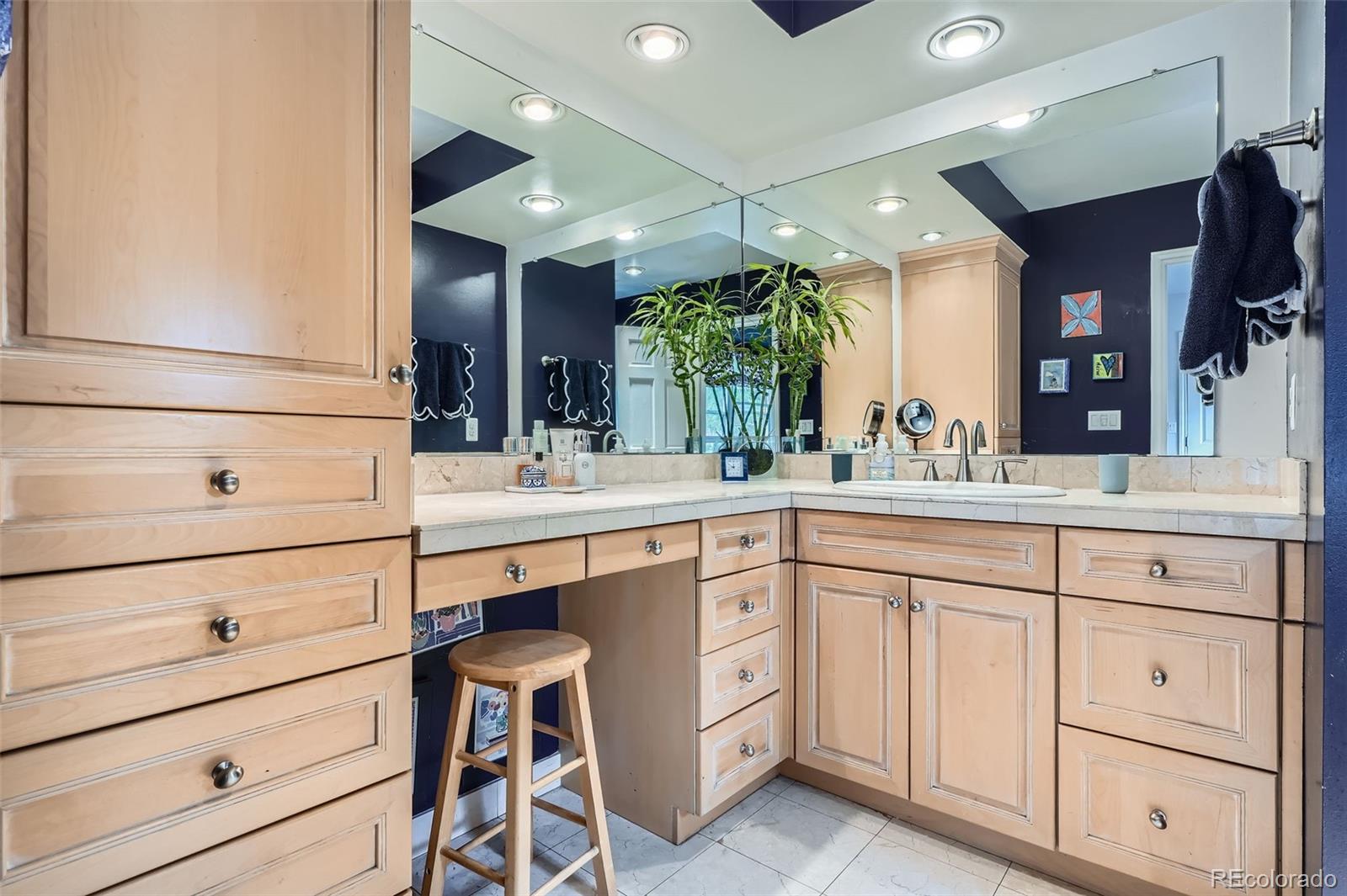 MLS Image #15 for 824 s medea way,denver, Colorado