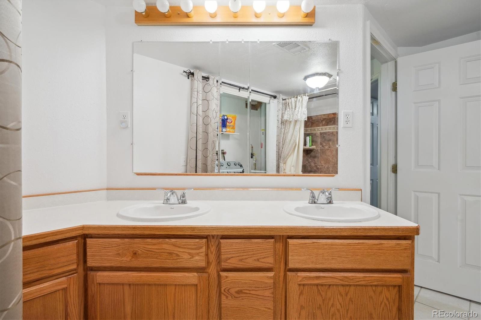 MLS Image #12 for 11337 e 1st avenue,aurora, Colorado