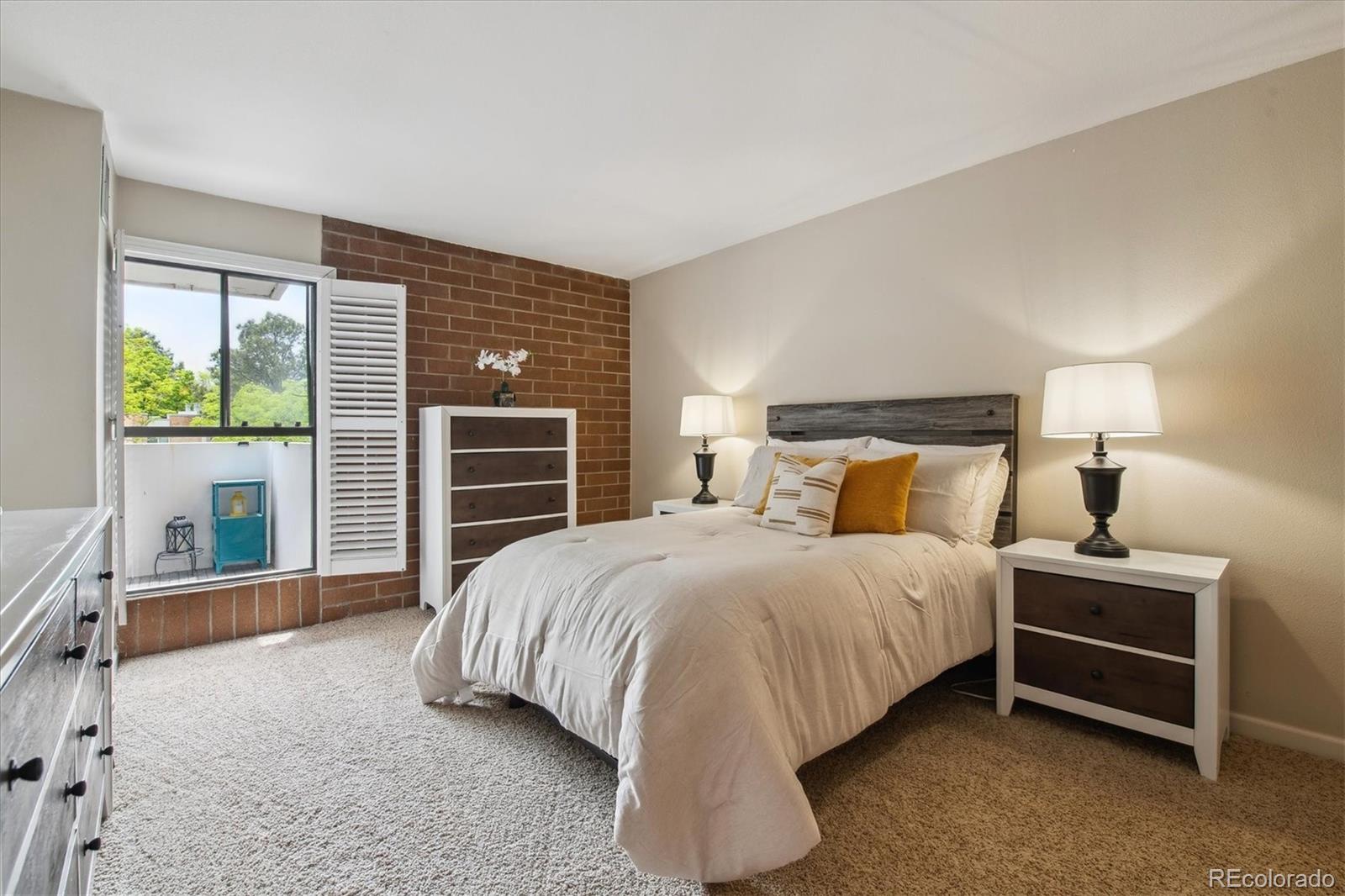 MLS Image #11 for 2880 s locust street,denver, Colorado