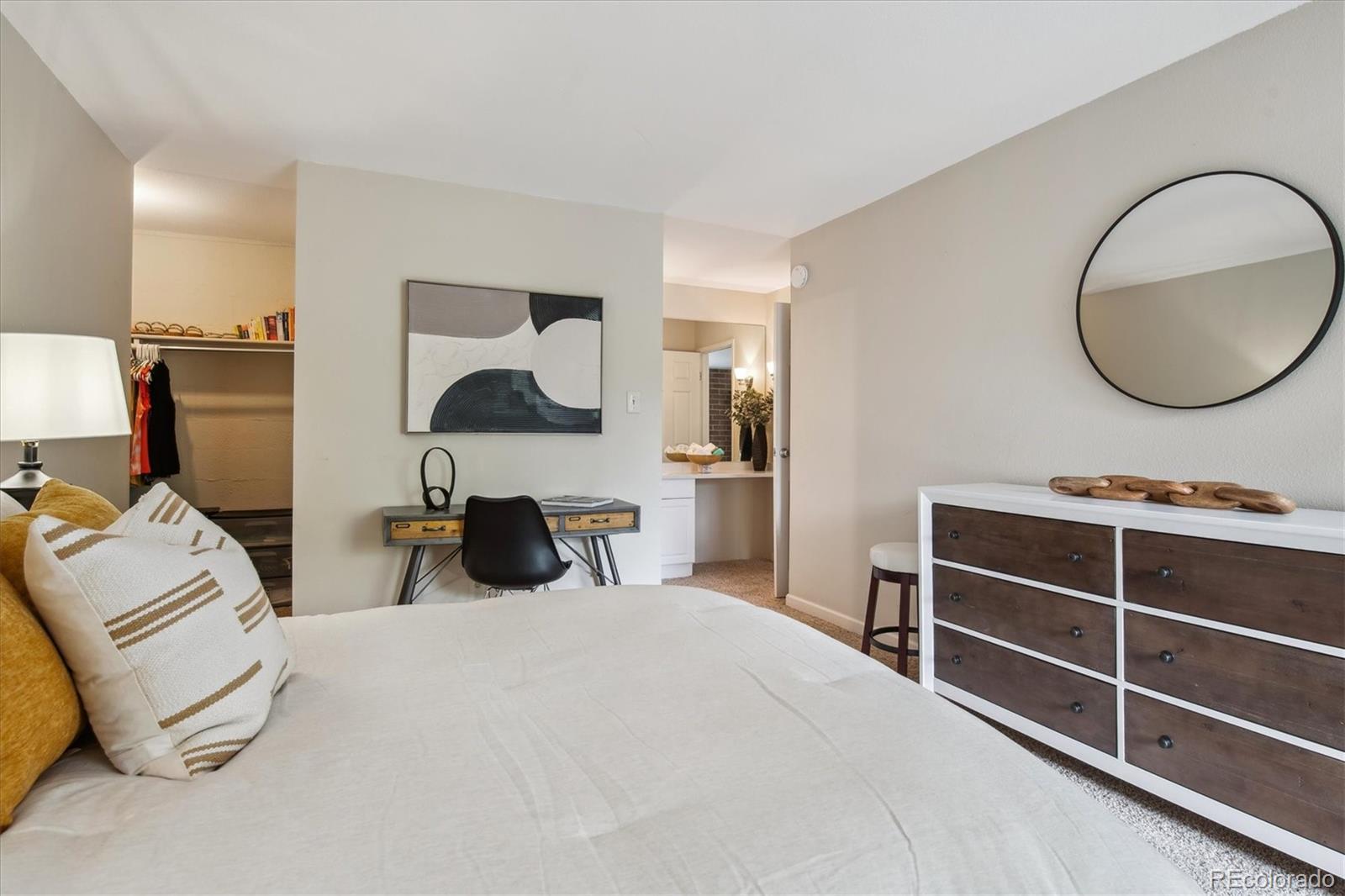 MLS Image #12 for 2880 s locust street,denver, Colorado