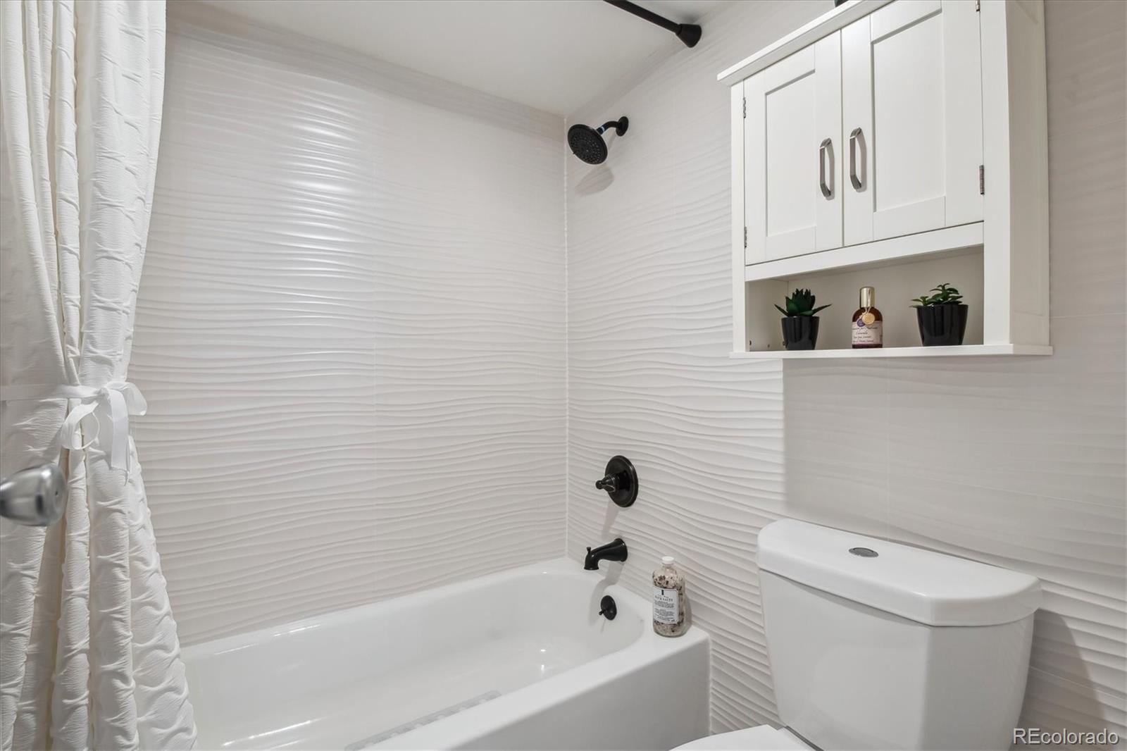 MLS Image #15 for 2880 s locust street,denver, Colorado