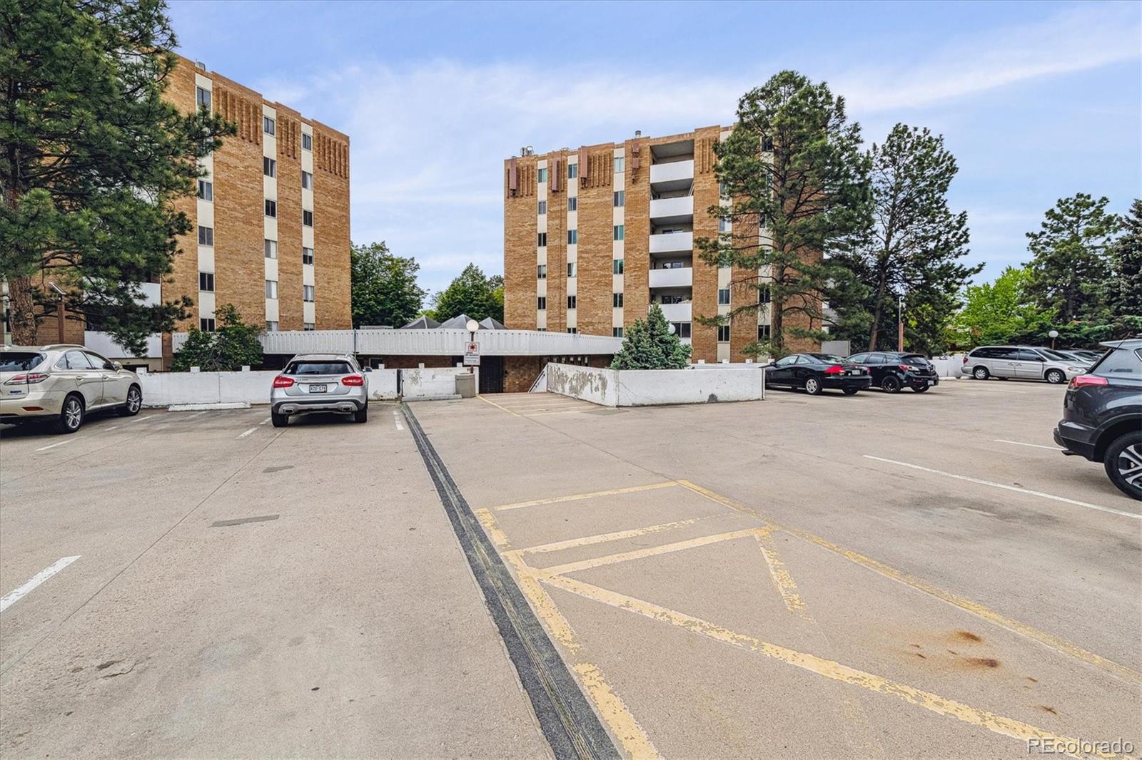 MLS Image #22 for 2880 s locust street,denver, Colorado