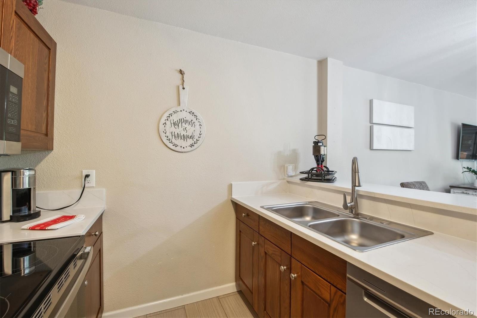 MLS Image #8 for 2880 s locust street,denver, Colorado