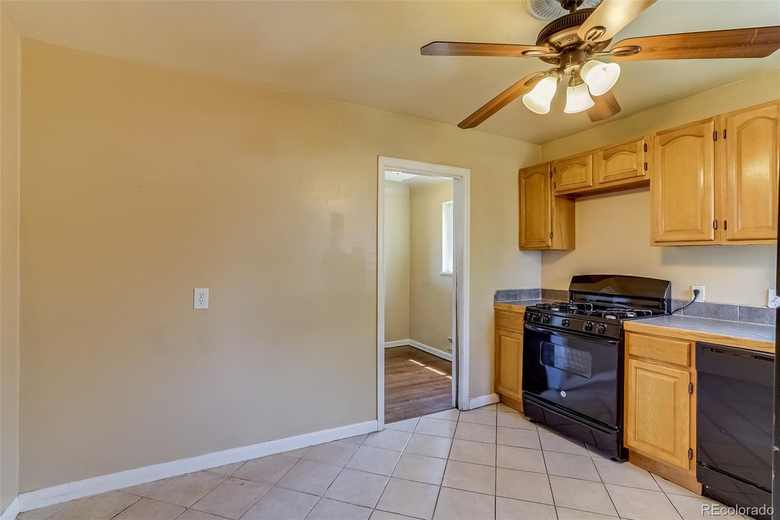 MLS Image #13 for 3685  jasmine street,denver, Colorado