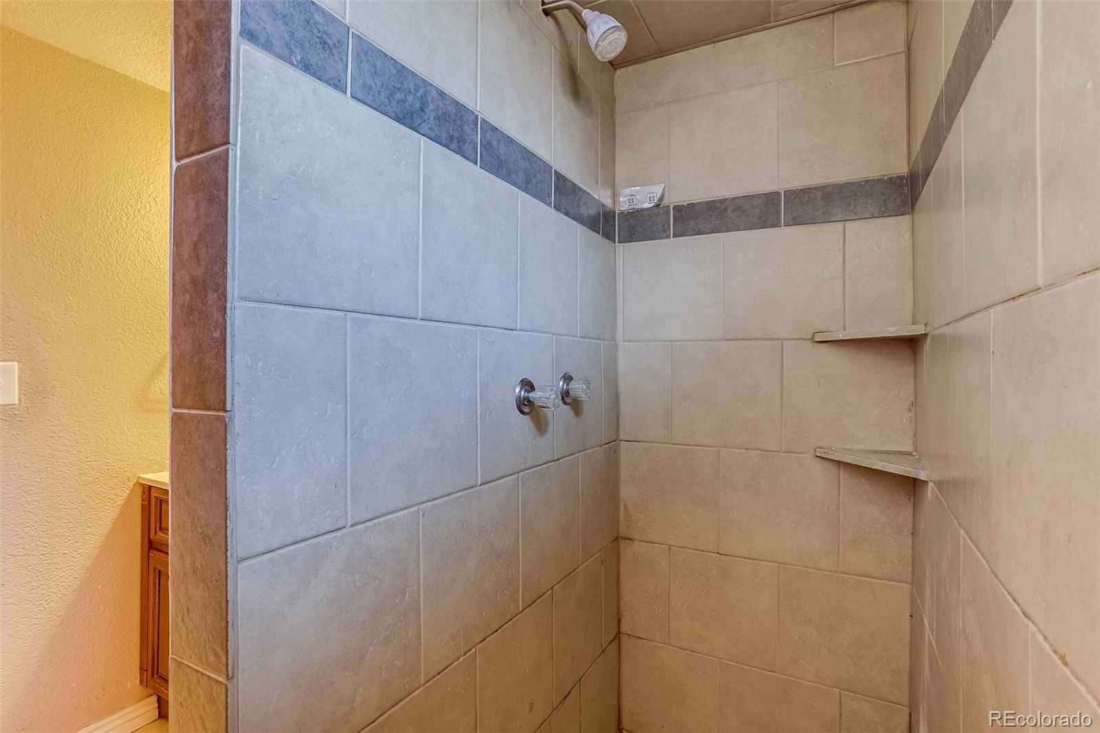 MLS Image #33 for 3685  jasmine street,denver, Colorado