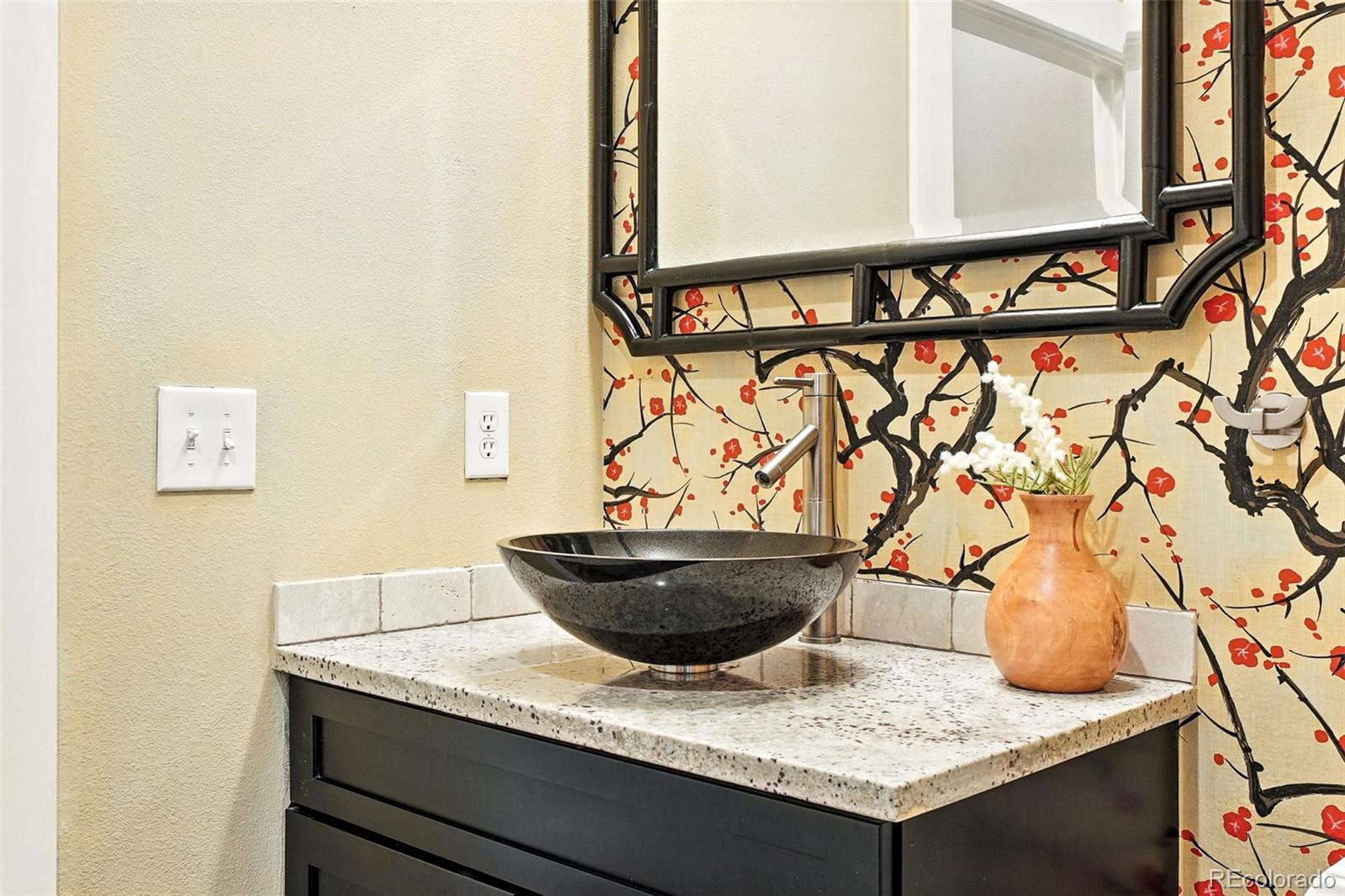 MLS Image #21 for 325 s high street,denver, Colorado
