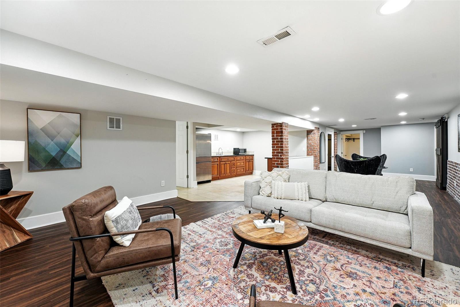 MLS Image #4 for 325 s high street,denver, Colorado