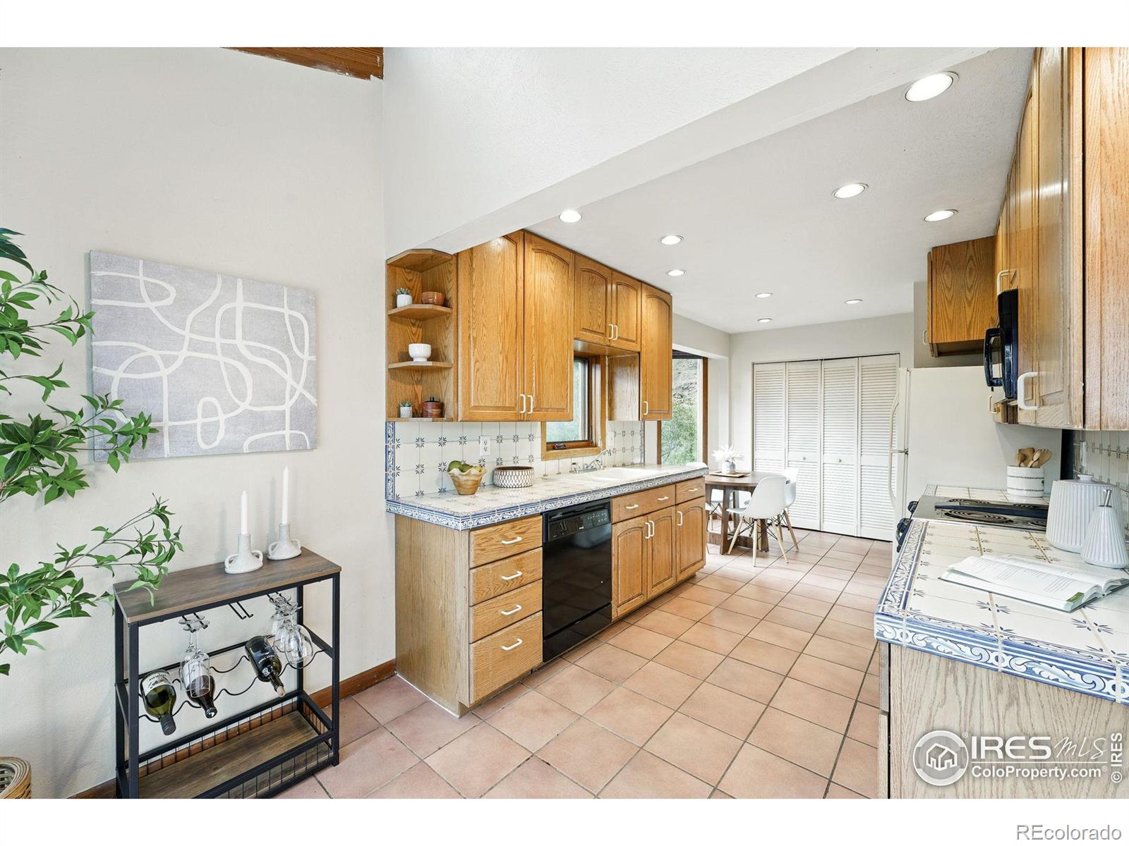MLS Image #14 for 1101  peakview circle,boulder, Colorado