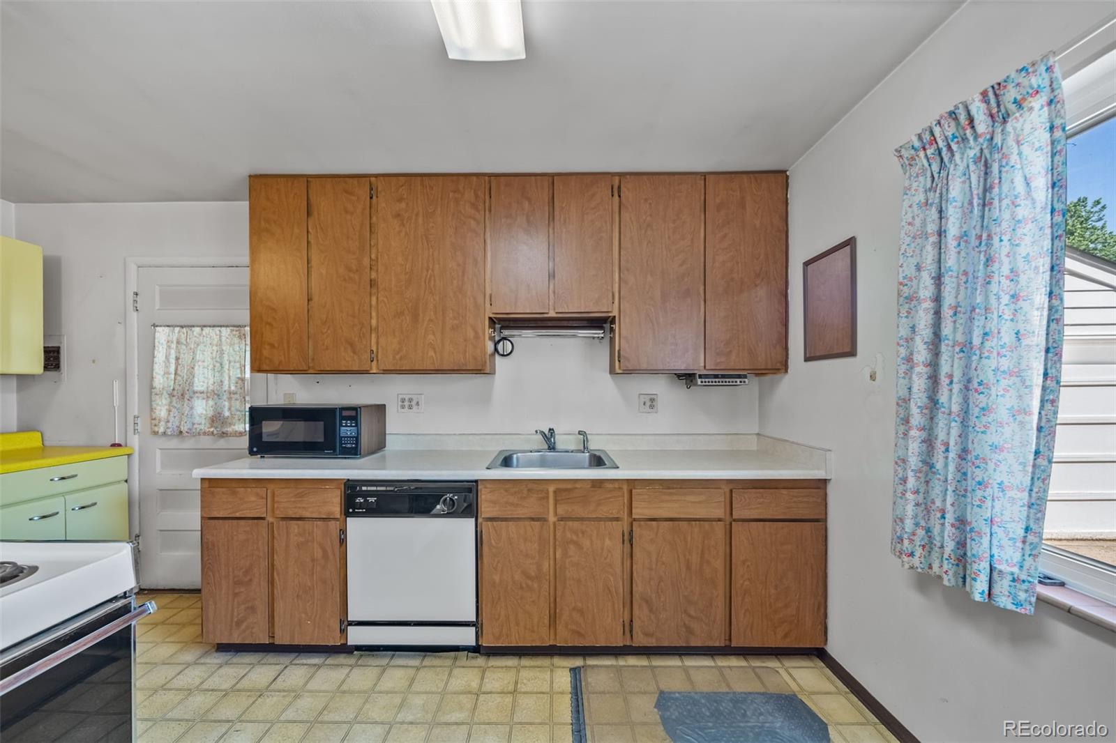 MLS Image #16 for 2571 s birch street,denver, Colorado
