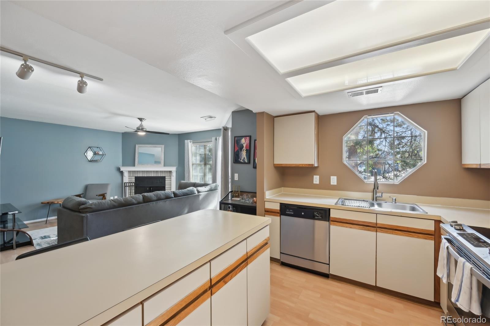 MLS Image #7 for 12655 e pacific circle,aurora, Colorado