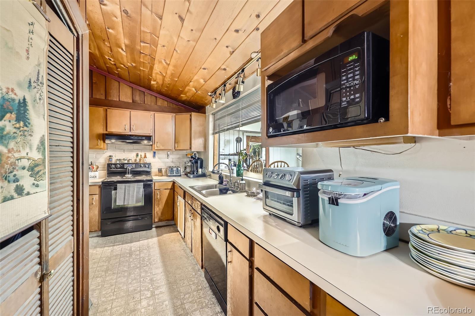 MLS Image #10 for 2220  lee street,lakewood, Colorado