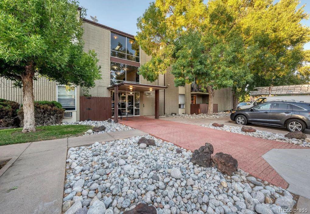 MLS Image #2 for 2281 s vaughn way,aurora, Colorado