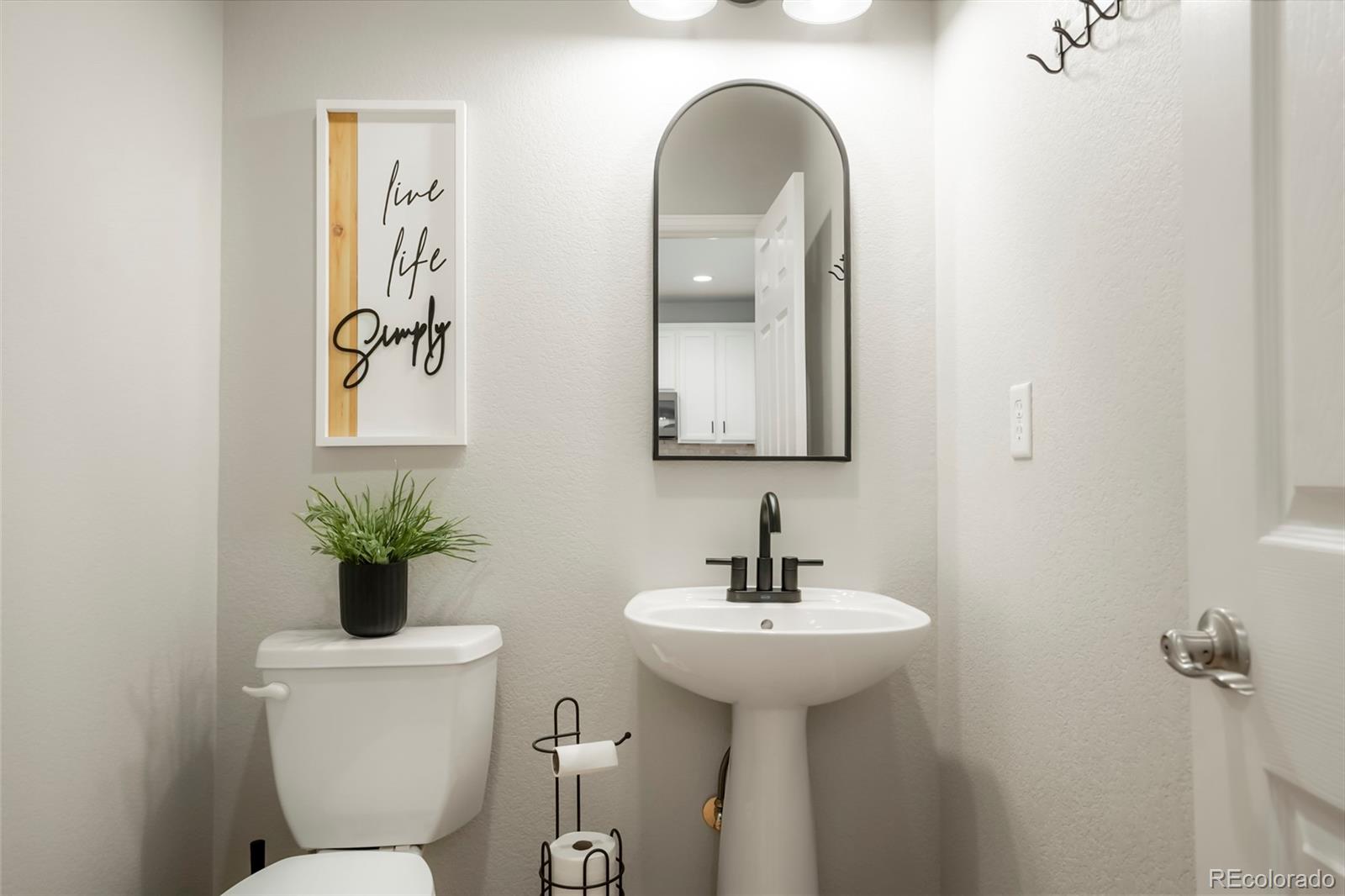 MLS Image #5 for 8427 e 35th avenue,denver, Colorado