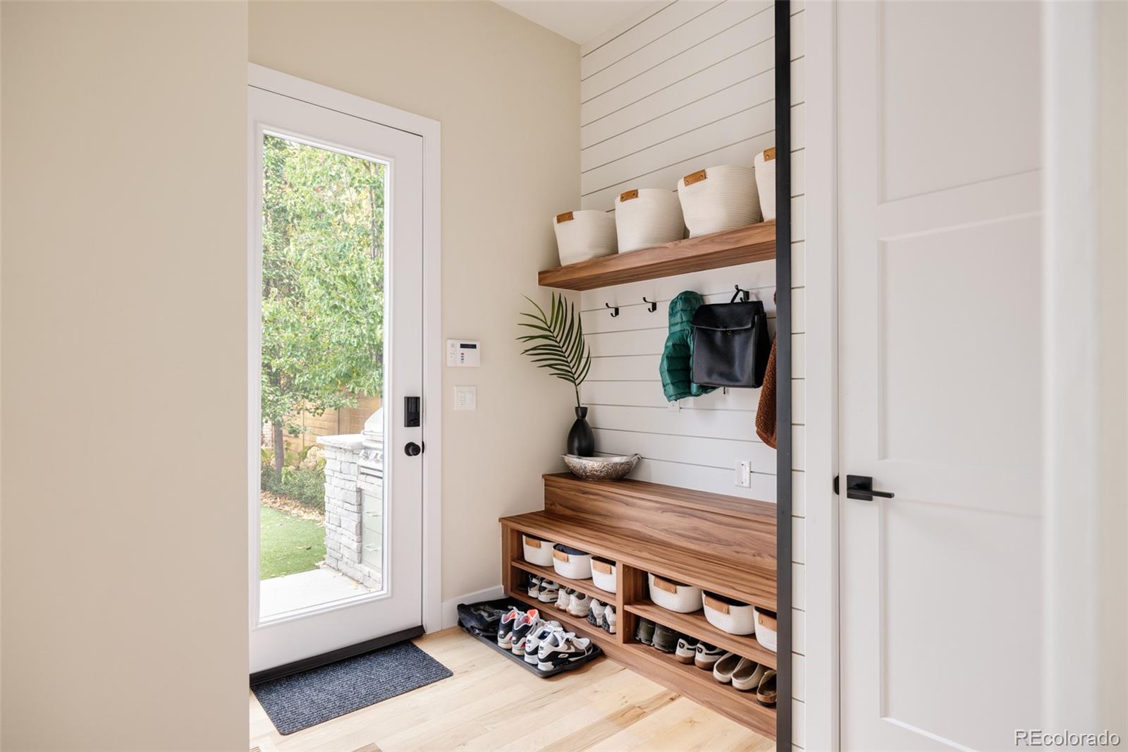MLS Image #13 for 619 s high street,denver, Colorado