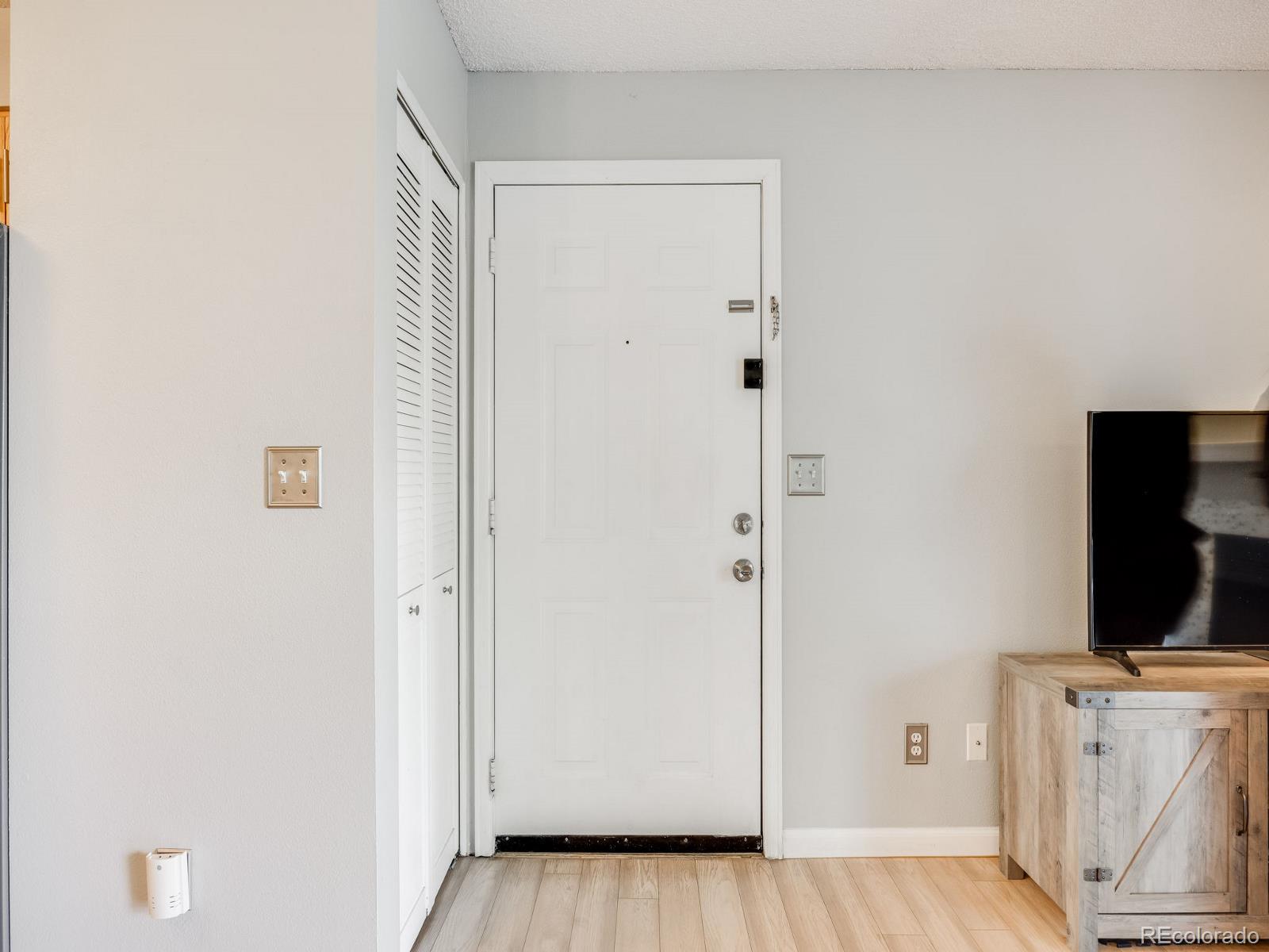 MLS Image #1 for 2575 s syracuse way,denver, Colorado