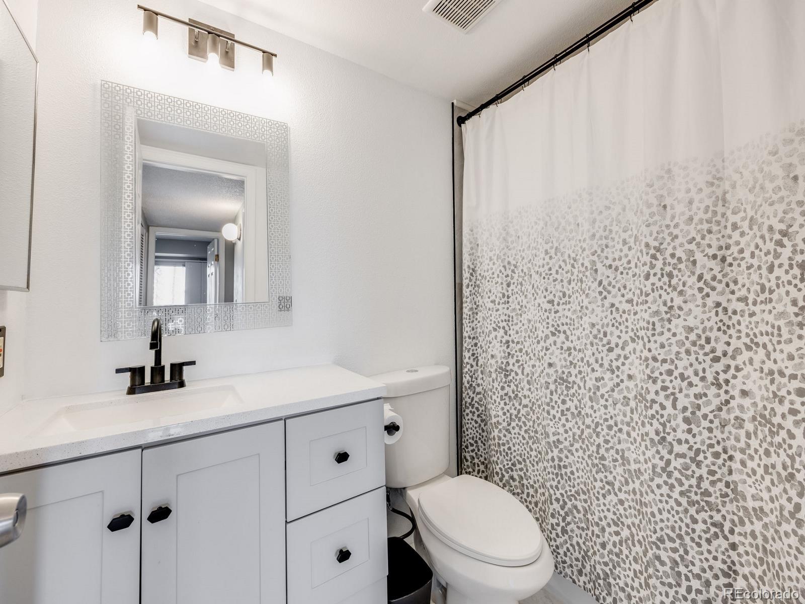 MLS Image #11 for 2575 s syracuse way,denver, Colorado