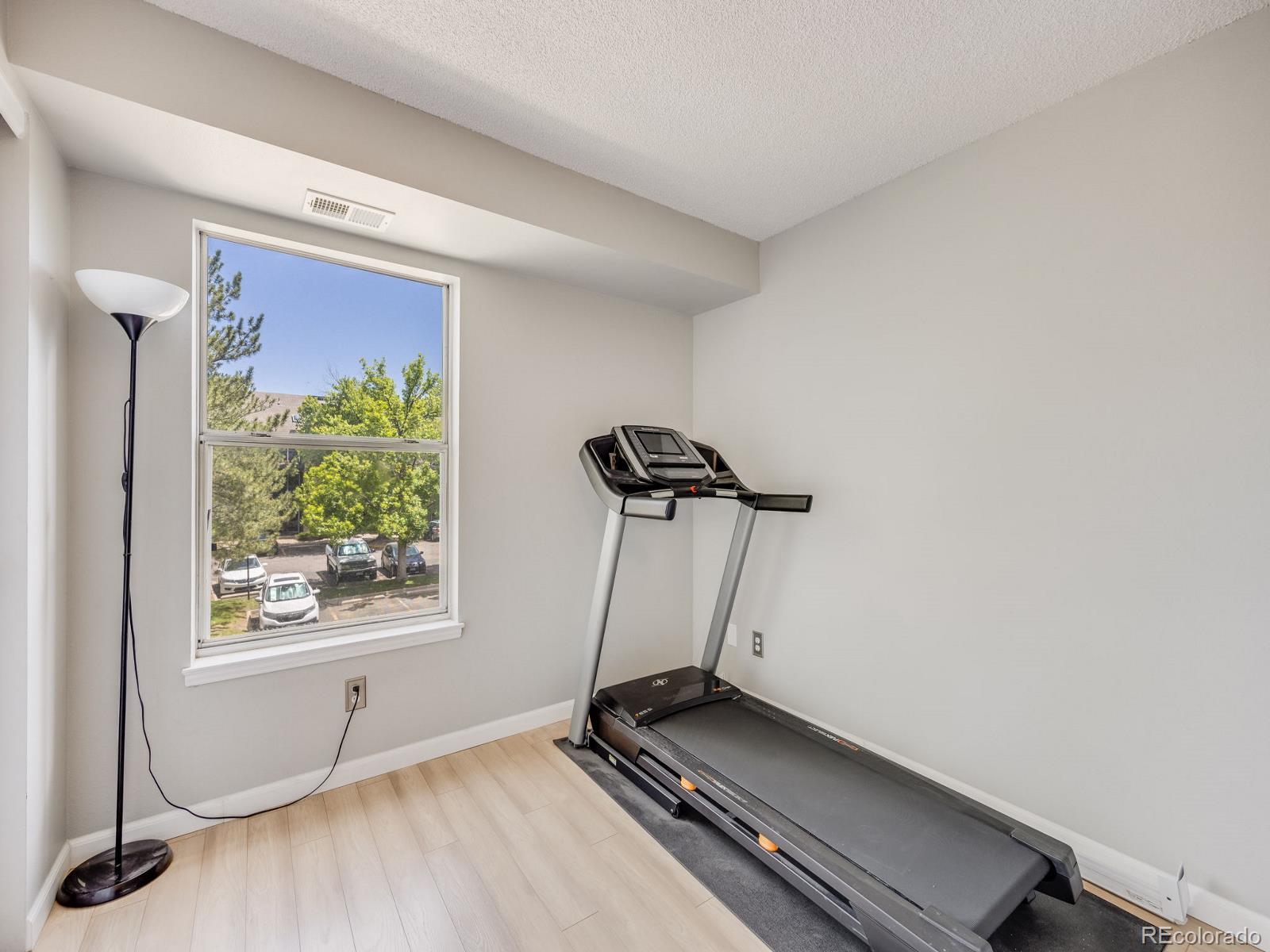 MLS Image #12 for 2575 s syracuse way,denver, Colorado