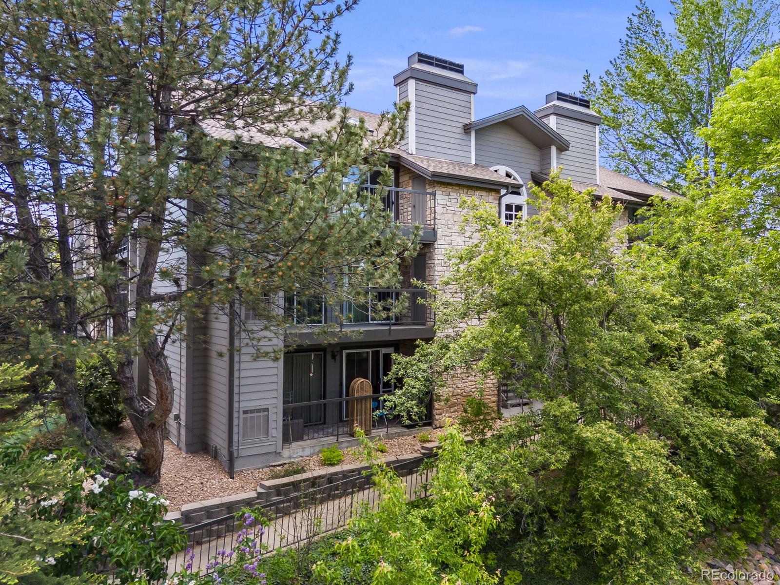 MLS Image #15 for 2575 s syracuse way,denver, Colorado