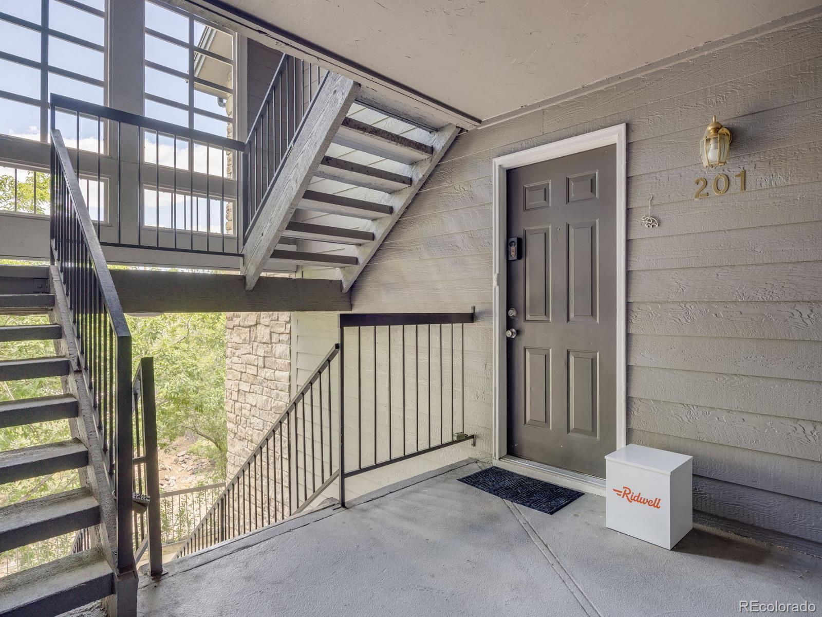 MLS Image #17 for 2575 s syracuse way,denver, Colorado