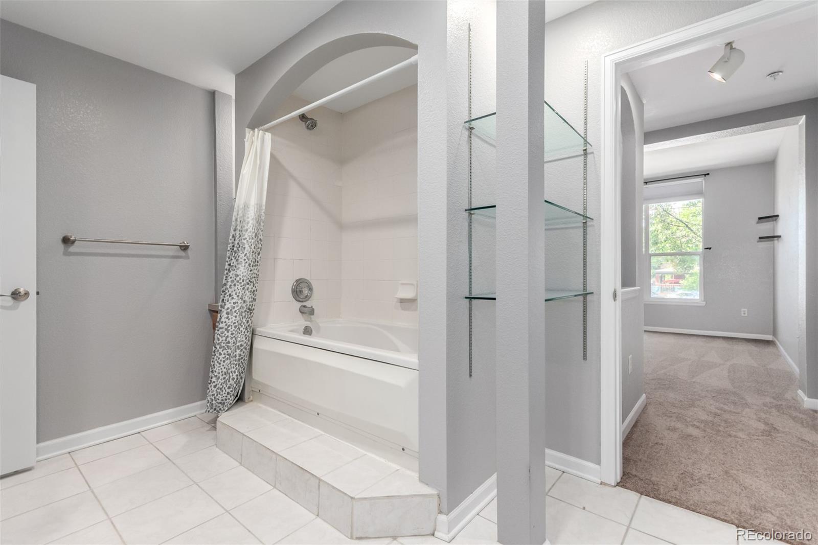 MLS Image #21 for 1521  vine street,denver, Colorado