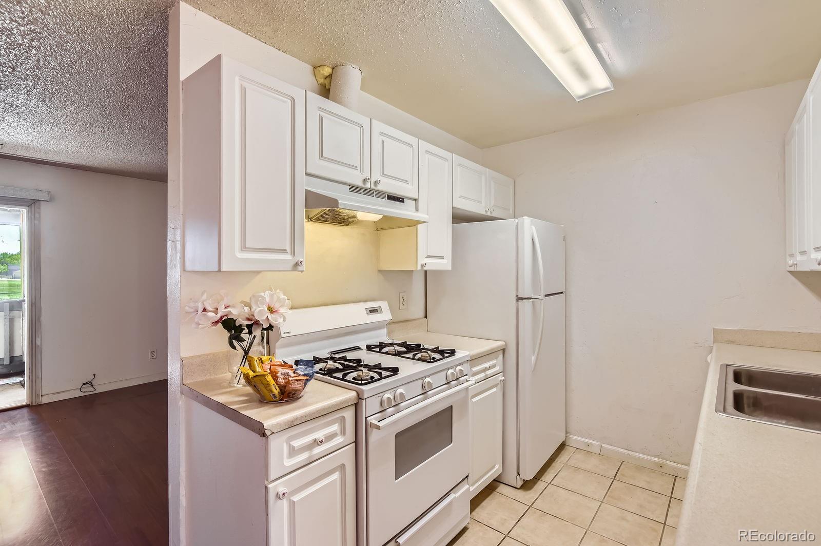 MLS Image #3 for 10762 e exposition avenue,aurora, Colorado