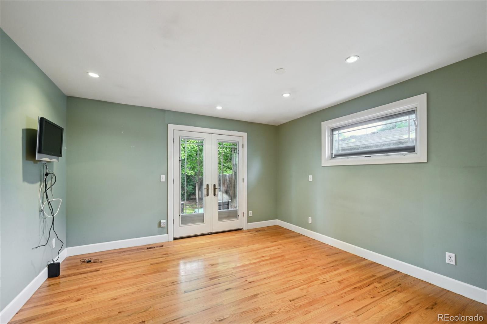 MLS Image #11 for 2957 s york street,denver, Colorado