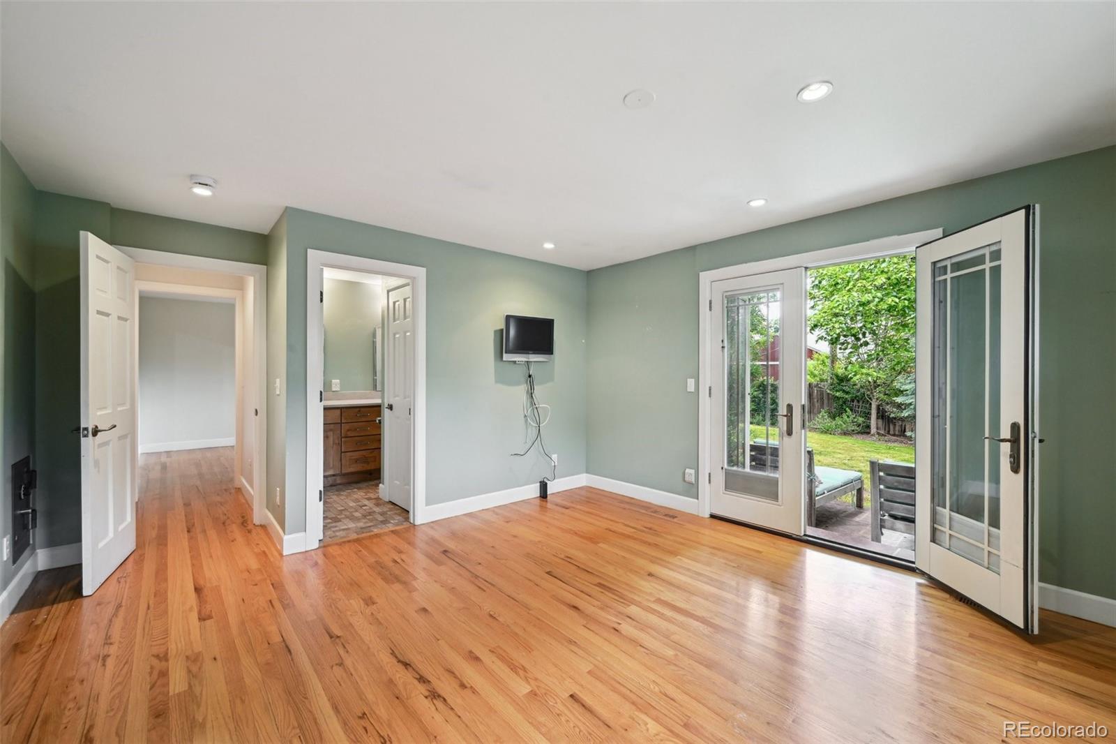 MLS Image #13 for 2957 s york street,denver, Colorado