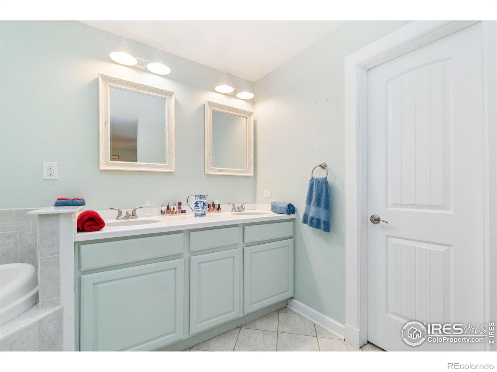 MLS Image #17 for 8200 s locust way,centennial, Colorado