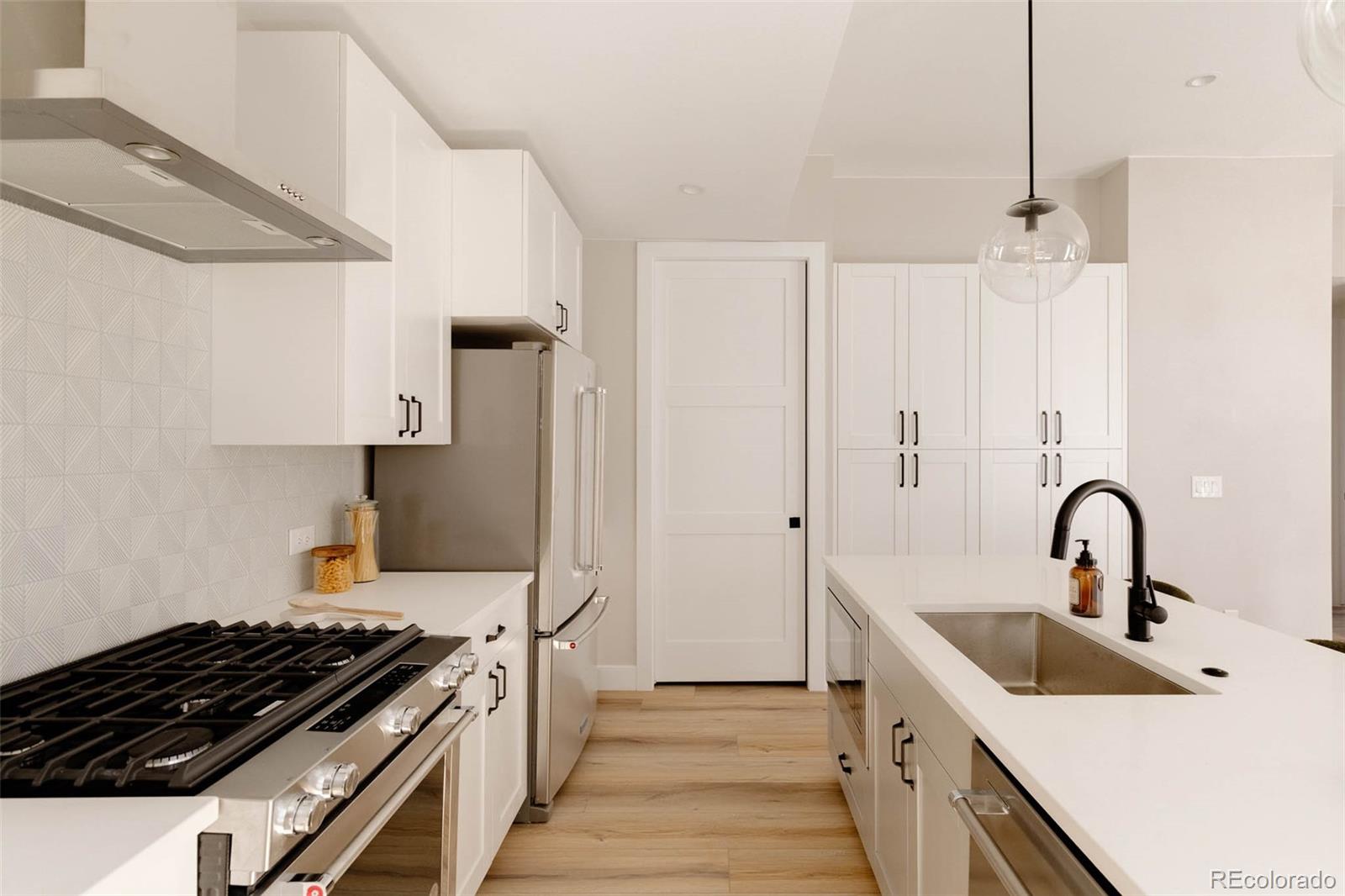 MLS Image #7 for 8260 e 36th avenue,denver, Colorado