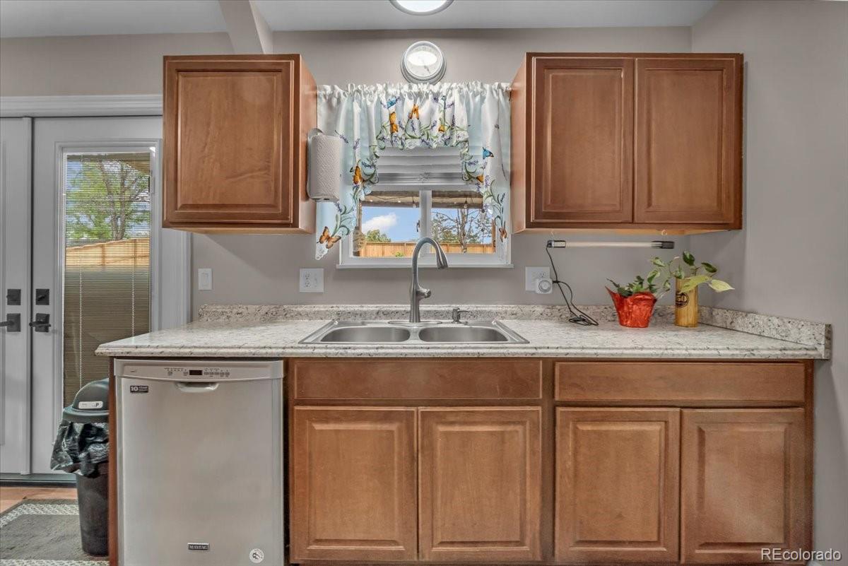 MLS Image #4 for 4694 s ouray way,aurora, Colorado