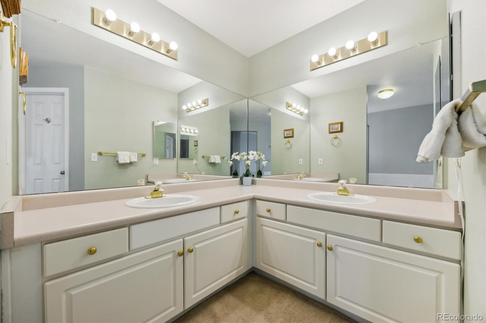 MLS Image #17 for 2164 s troy way,aurora, Colorado