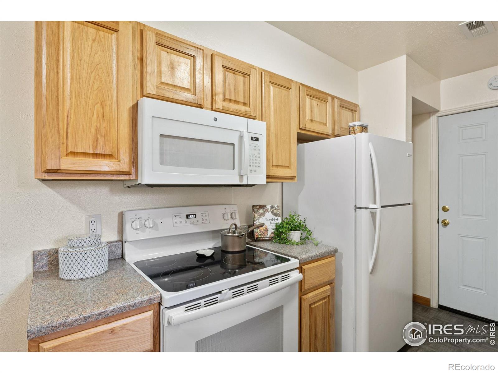 MLS Image #11 for 1215  centaur circle,lafayette, Colorado