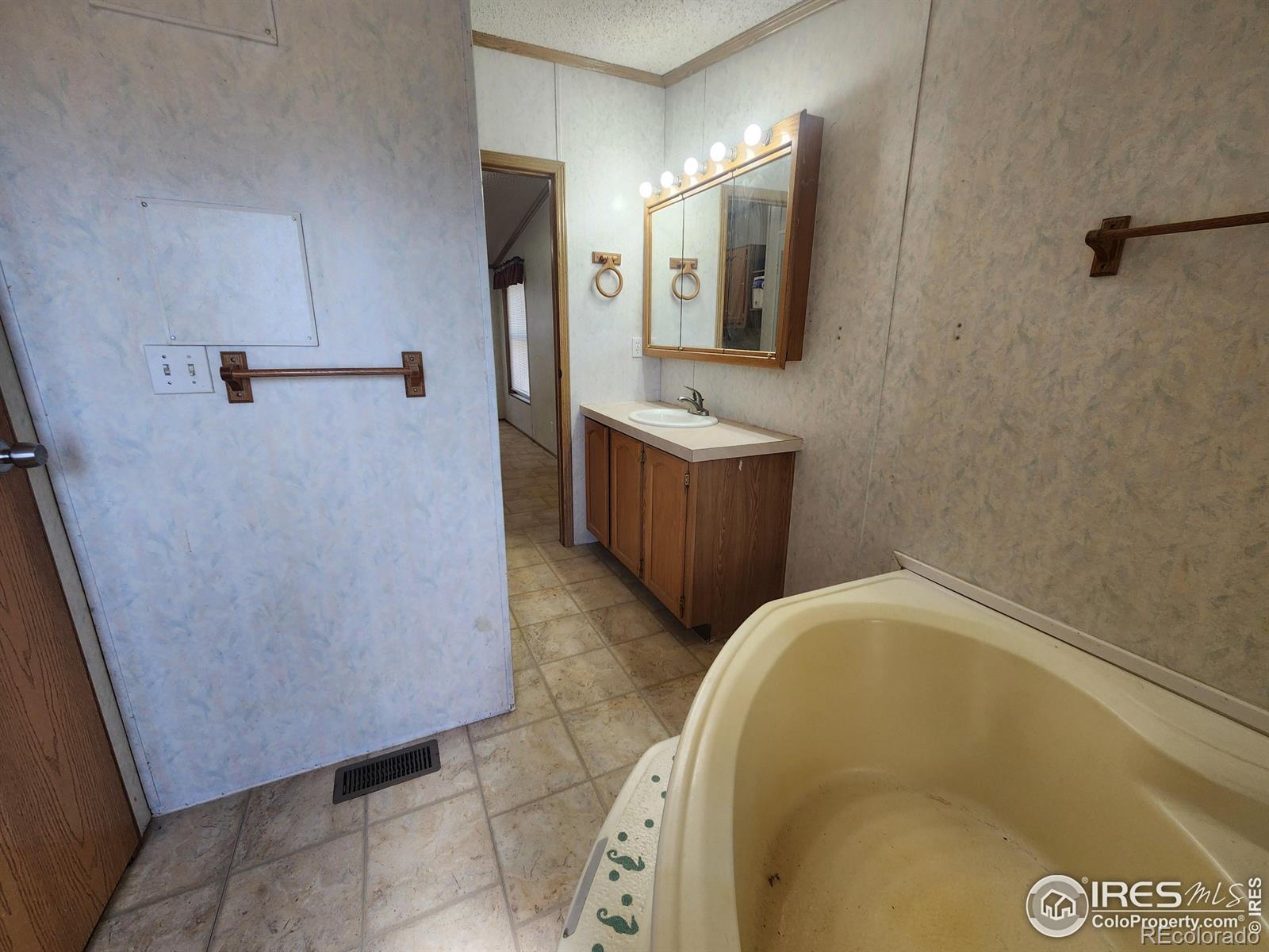 MLS Image #11 for 20940  mc kinley street,padroni, Colorado