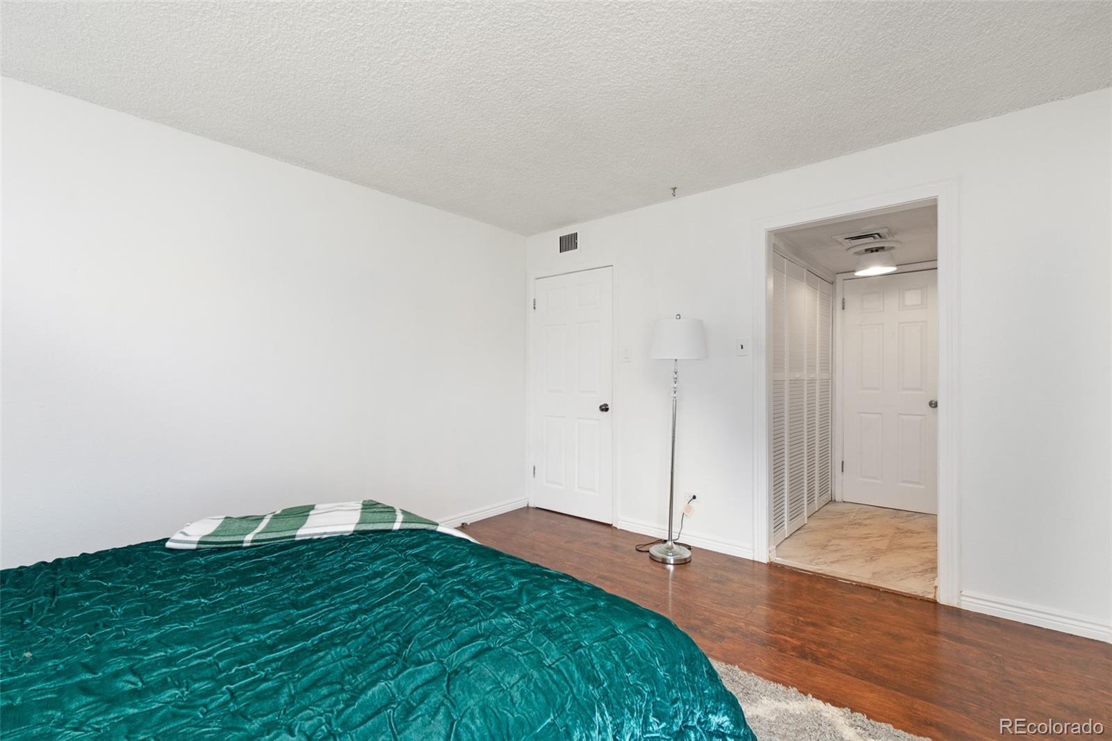 MLS Image #18 for 3341 s monaco parkway,denver, Colorado