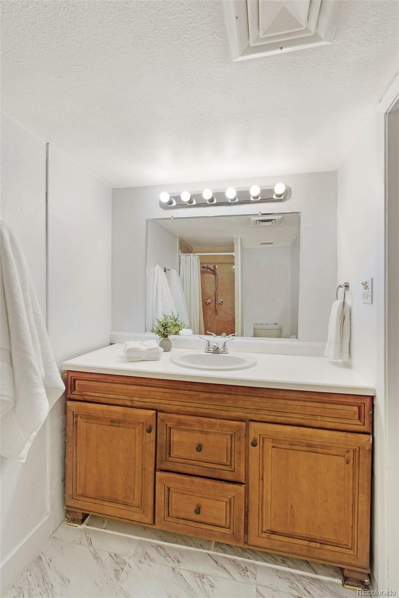 MLS Image #20 for 3341 s monaco parkway,denver, Colorado