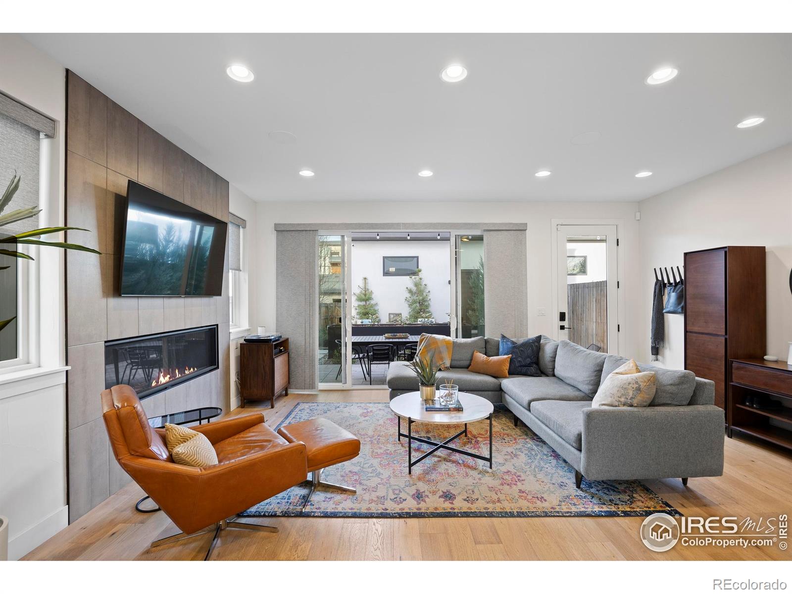 MLS Image #11 for 2248 s lincoln street,denver, Colorado