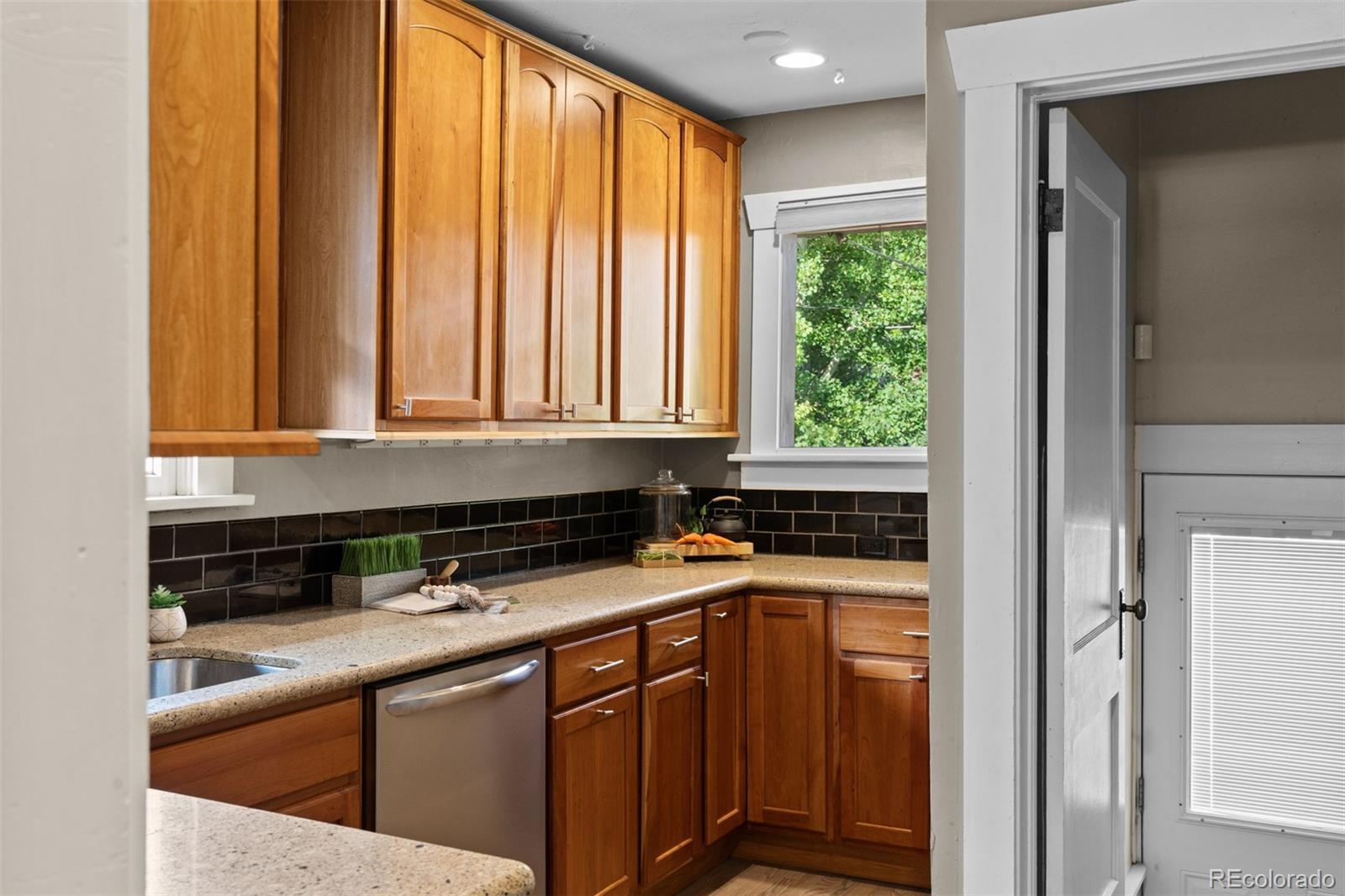 MLS Image #13 for 2271  holly street,denver, Colorado