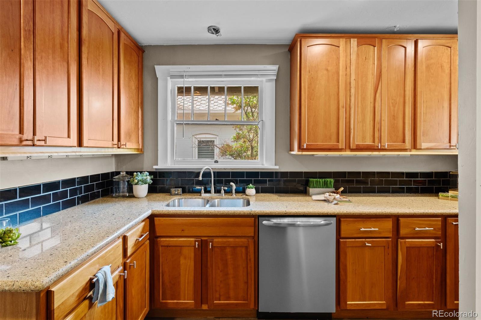 MLS Image #14 for 2271  holly street,denver, Colorado
