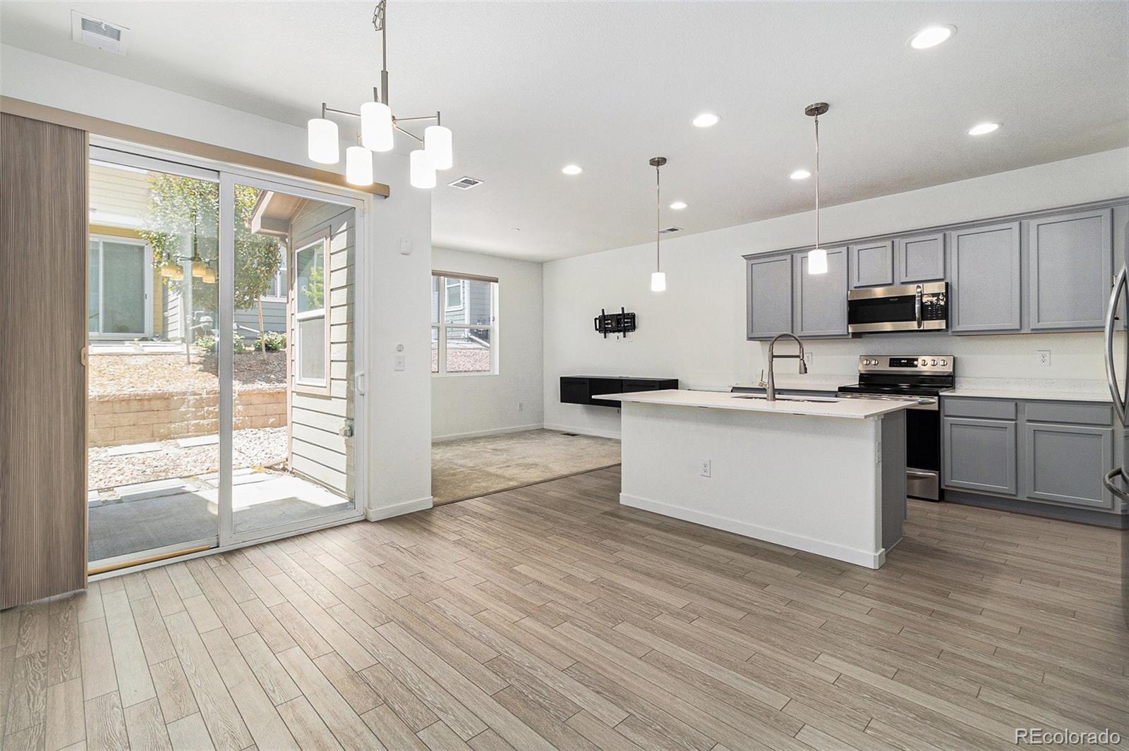 MLS Image #2 for 9757  ash lane,thornton, Colorado