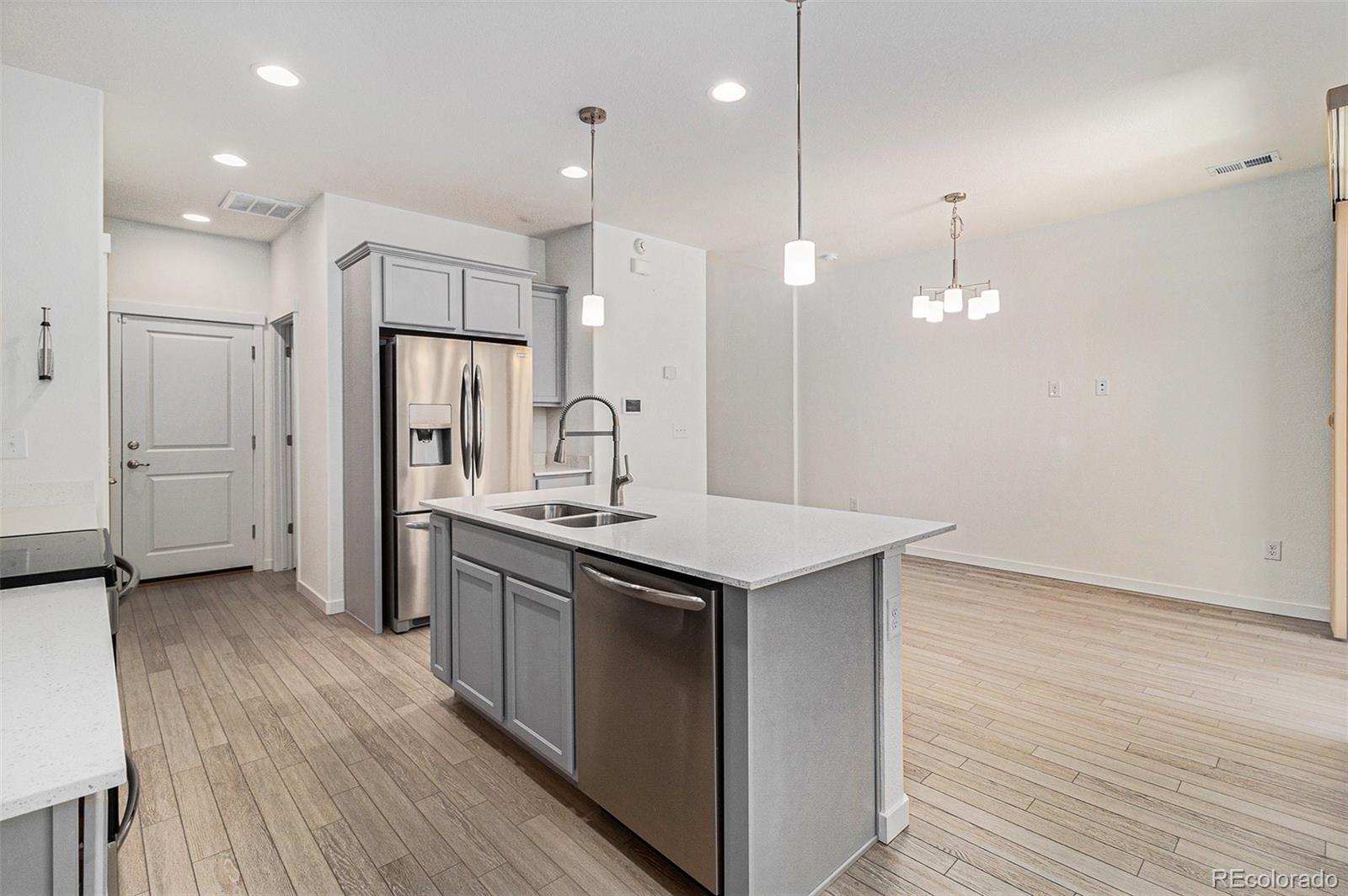MLS Image #3 for 9757  ash lane,thornton, Colorado
