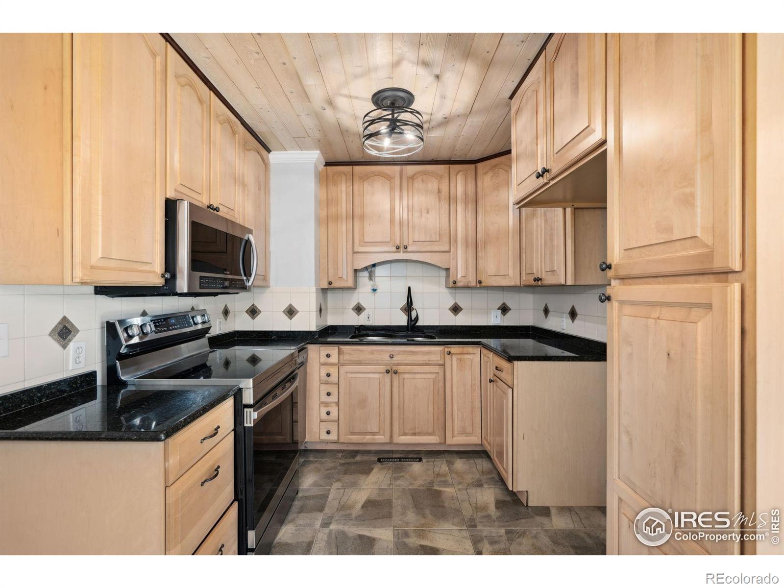 MLS Image #5 for 518  whitmore court,johnstown, Colorado