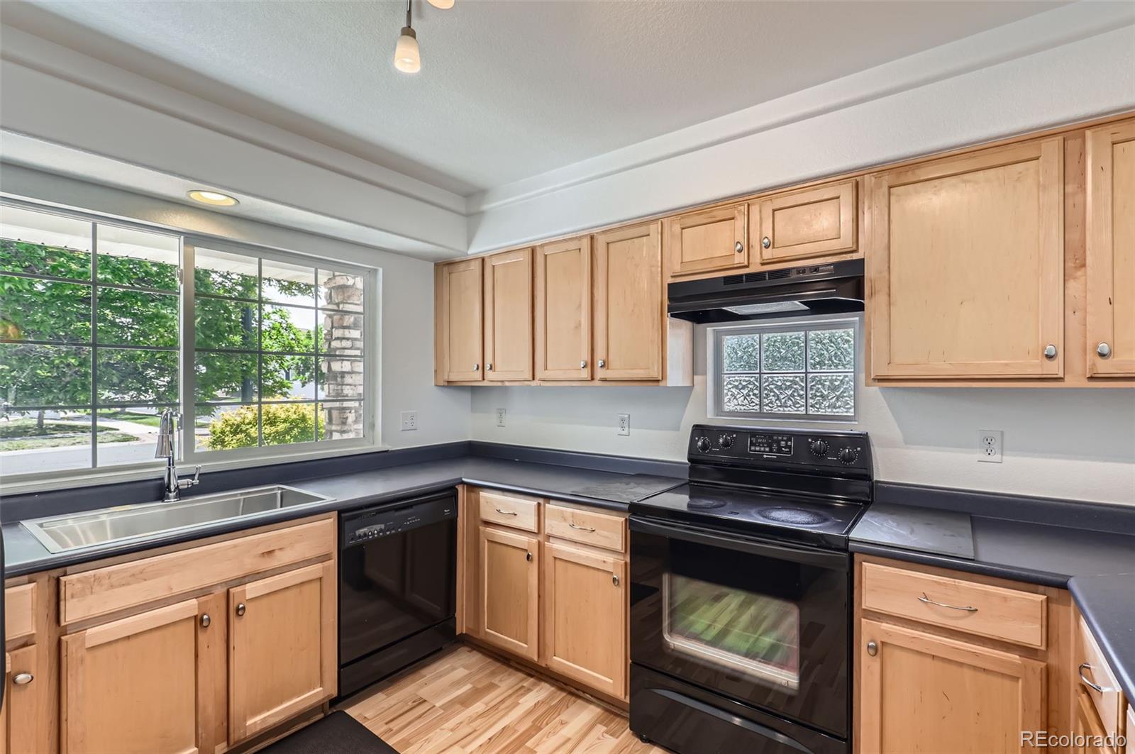 MLS Image #10 for 18807 e 51st place,denver, Colorado