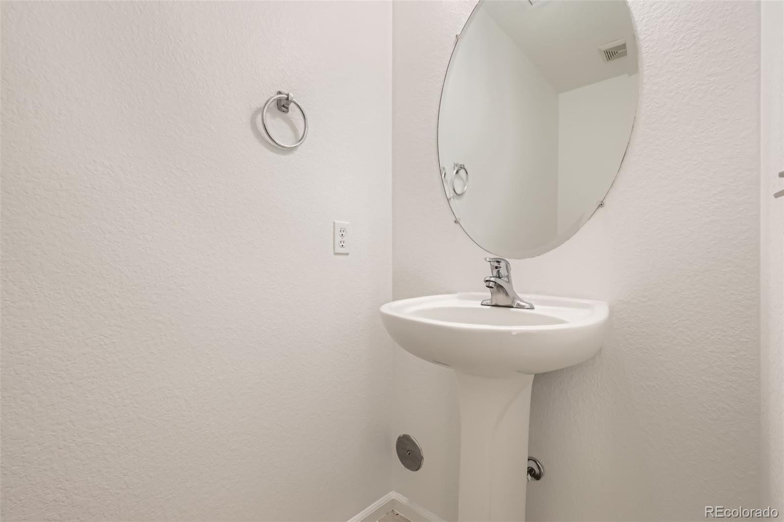 MLS Image #13 for 18807 e 51st place,denver, Colorado