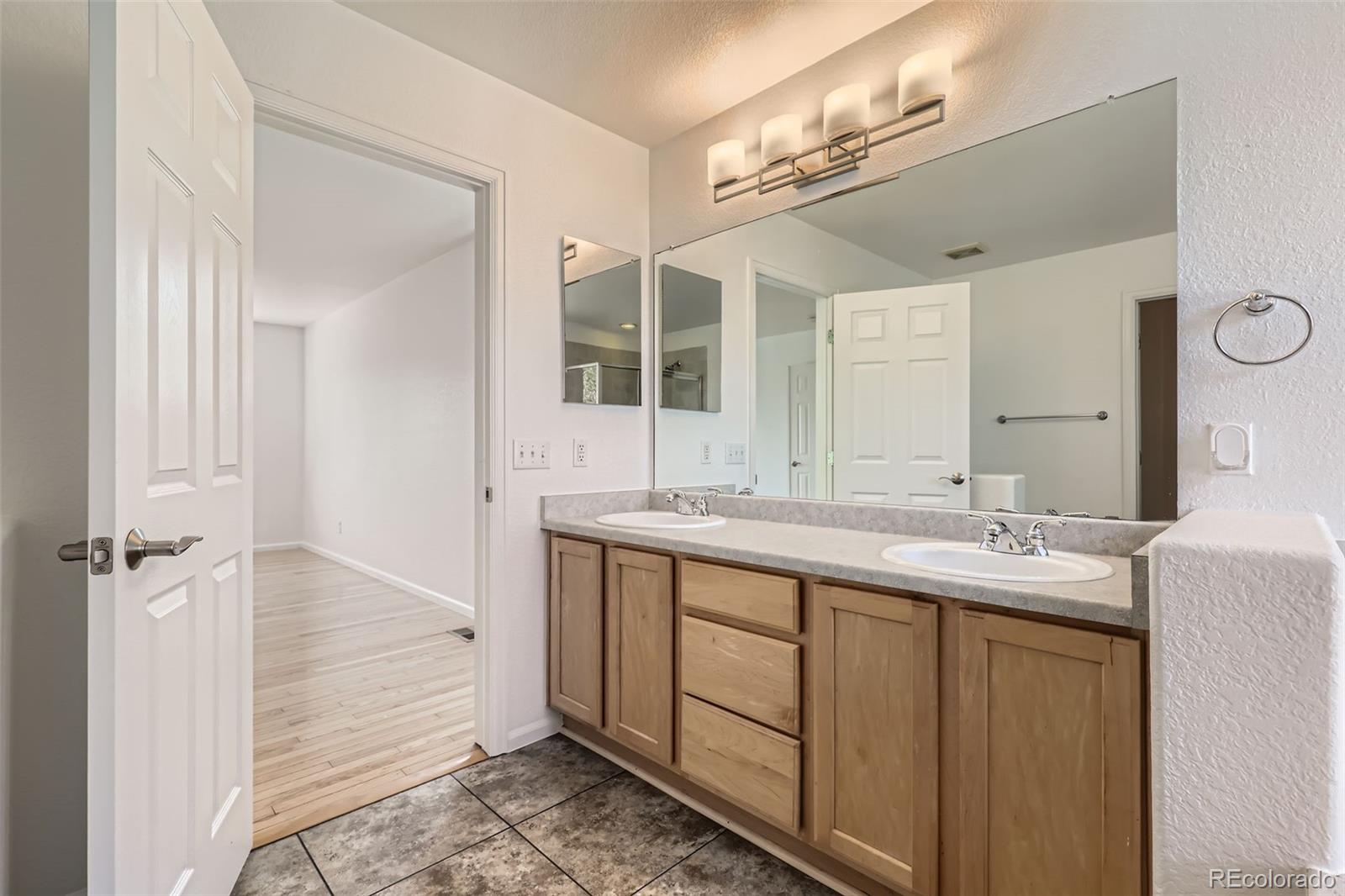 MLS Image #18 for 18807 e 51st place,denver, Colorado