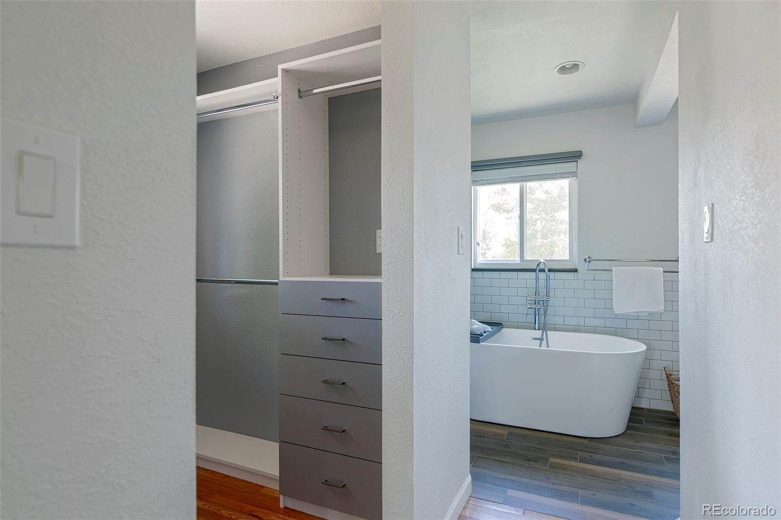 MLS Image #14 for 1650 s holly street,denver, Colorado